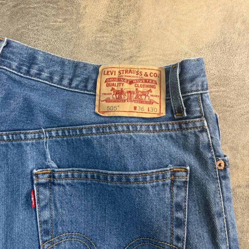 Levi's 505 Regular Fit Jeans Mens 36x30 Blue Medium Wash Straight Leg Denim